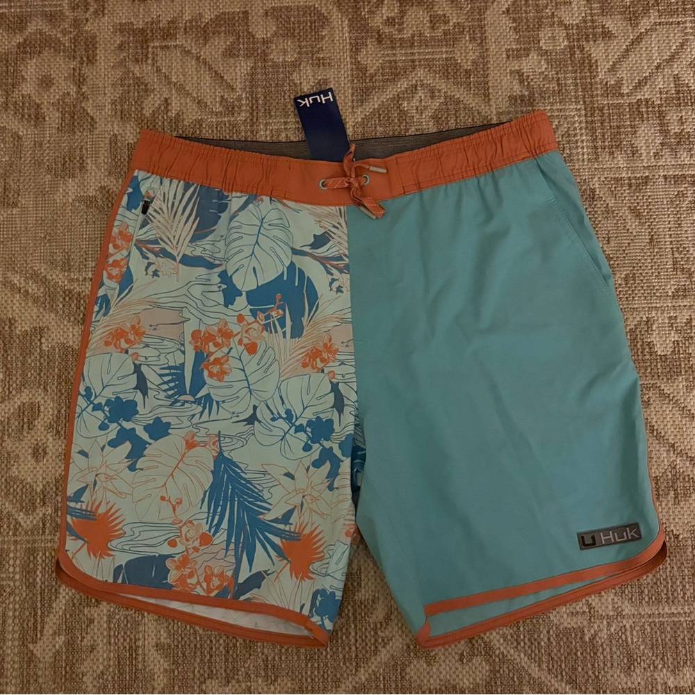 NWT HUK Fishing Casual Print Color Block Boardshort